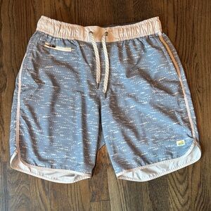 Vuori Bank Shorts Men’s M Blue and White Pattern Athletic Shorts